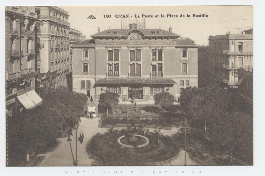 Poste et Place de la Bastille.jpg